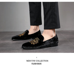 2019 Wedding Dress Shoes Casual Men Loafers New Big Size Lazy Peas shoes Embroidery Moccasins Shoes Suede Leather shoes