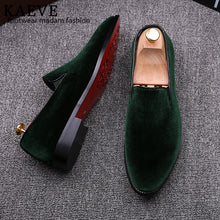 Load image into Gallery viewer, 2016 Vintage Velvet Men Casual Shoe Summer Green Loafers Breathable Flats Slippers Mocassins Red Bottoms Men Shoe Zapatos Hombr