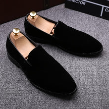 Load image into Gallery viewer, 2016 Vintage Velvet Men Casual Shoe Summer Green Loafers Breathable Flats Slippers Mocassins Red Bottoms Men Shoe Zapatos Hombr