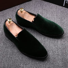 Load image into Gallery viewer, 2016 Vintage Velvet Men Casual Shoe Summer Green Loafers Breathable Flats Slippers Mocassins Red Bottoms Men Shoe Zapatos Hombr