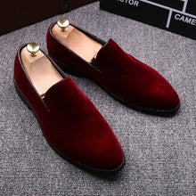 Load image into Gallery viewer, 2016 Vintage Velvet Men Casual Shoe Summer Green Loafers Breathable Flats Slippers Mocassins Red Bottoms Men Shoe Zapatos Hombr